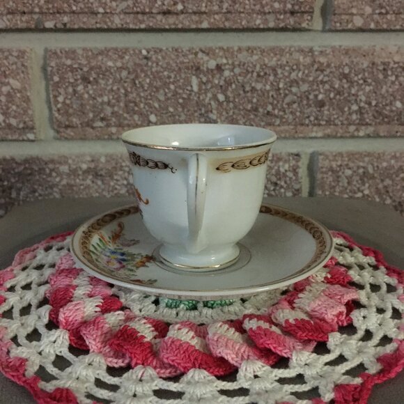 Minature Made In Japan Floral and Gold Teacup & Saucer Set - Picture 4 of 16